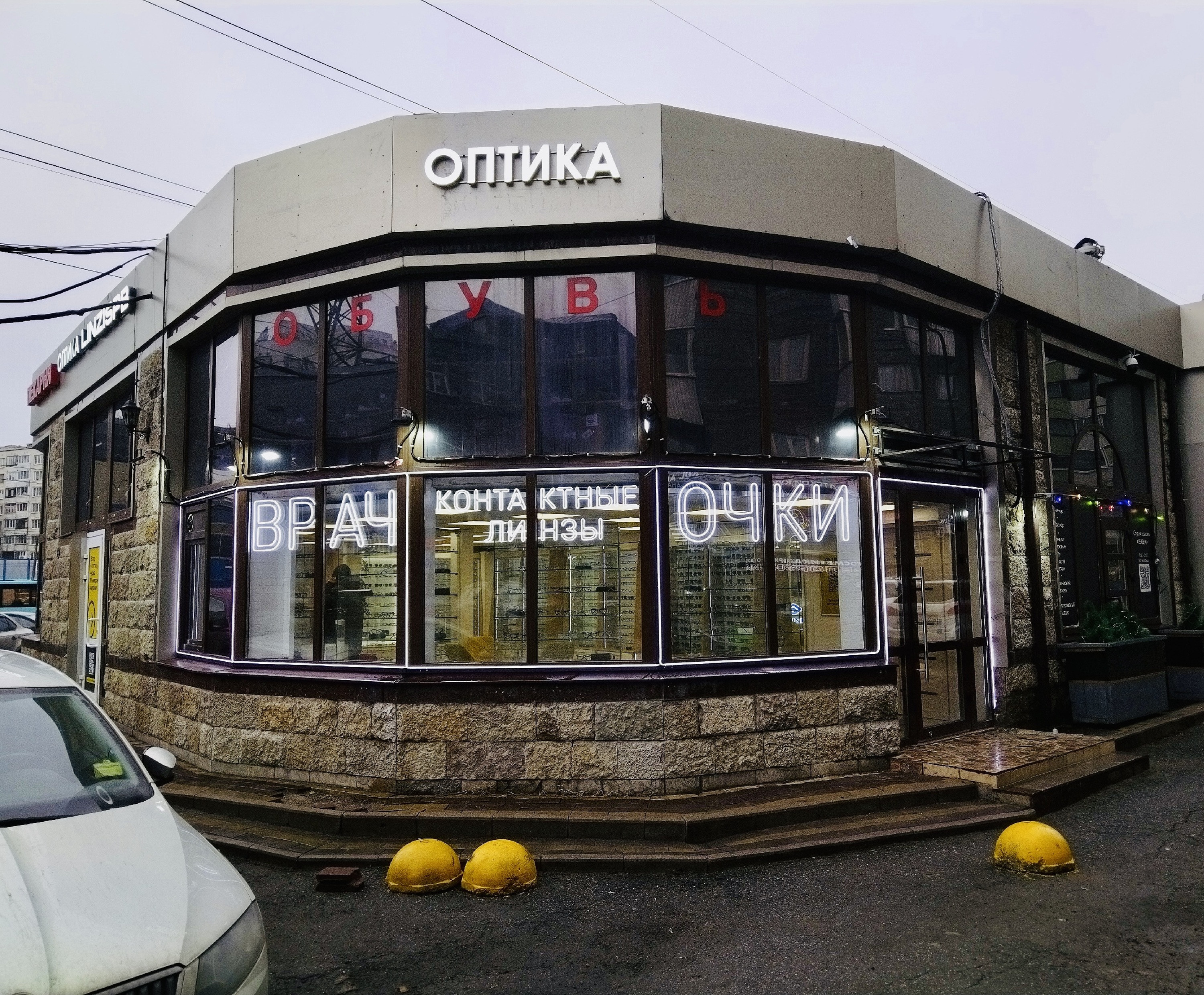 Салон оптики у ст.м. Пионерская